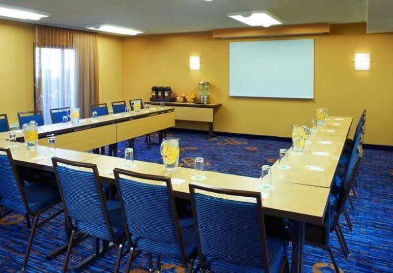 هتل Courtyard By Marriott Rockford