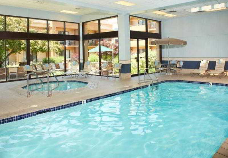 هتل Courtyard By Marriott Rockford