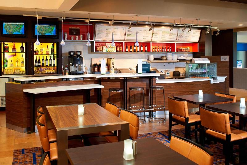 هتل Courtyard By Marriott Rockford
