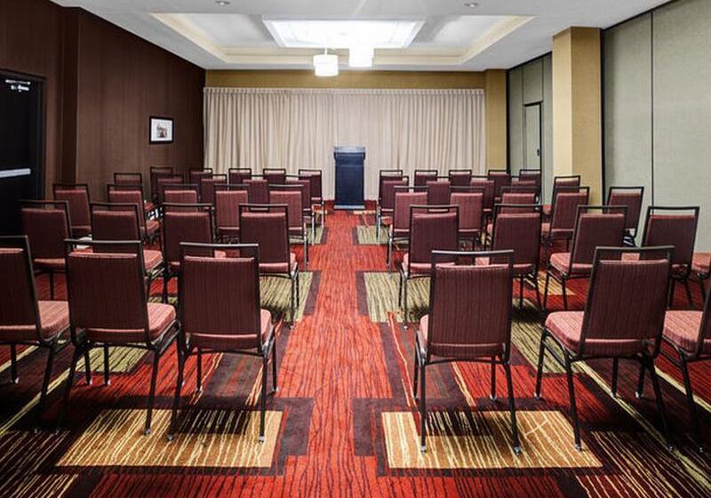 هتل Courtyard By Marriott St. Cloud