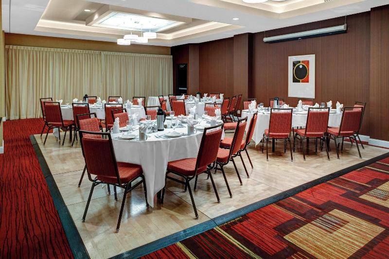 هتل Courtyard By Marriott St. Cloud