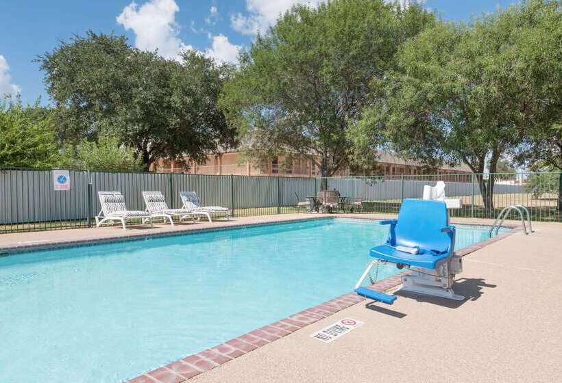 Отель Days Inn By Wyndham Bryan College Station