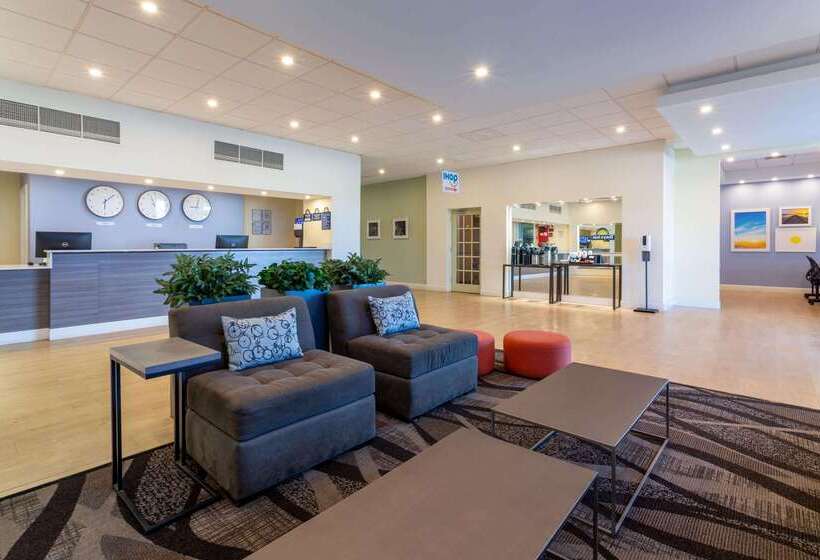 Отель Days Inn By Wyndham Titusville Kennedy Space Center