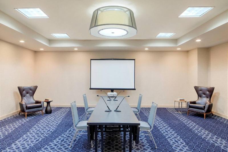 Delta Hotels By Marriott Philadelphia Airport