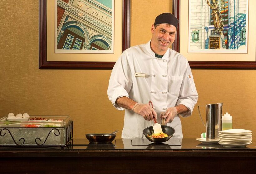 هتل Doubletree By Hilton Asheville Biltmore