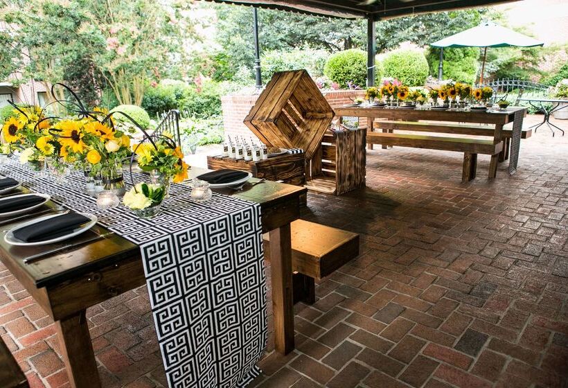 هتل Doubletree By Hilton Asheville Biltmore