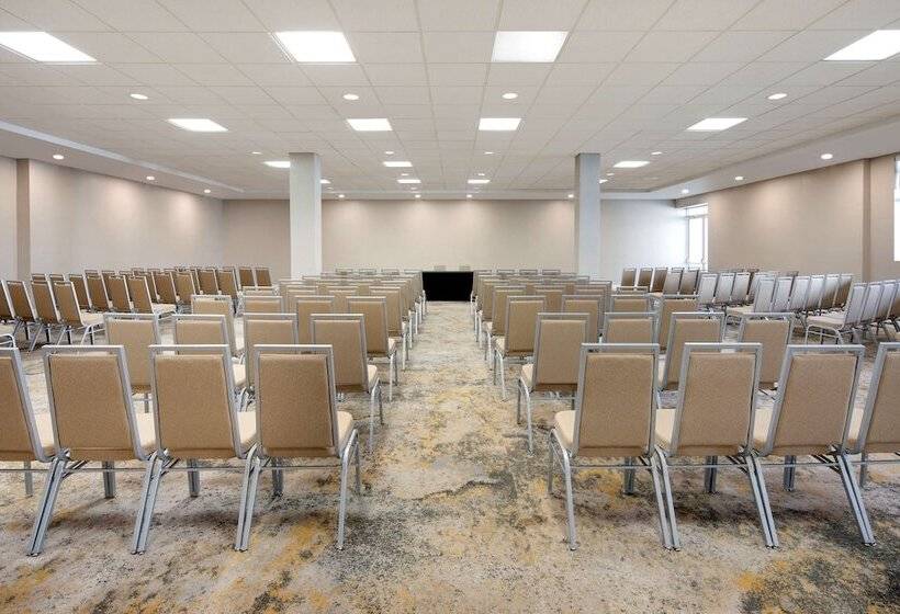 فندق Doubletree By Hilton Atlanta   Roswell