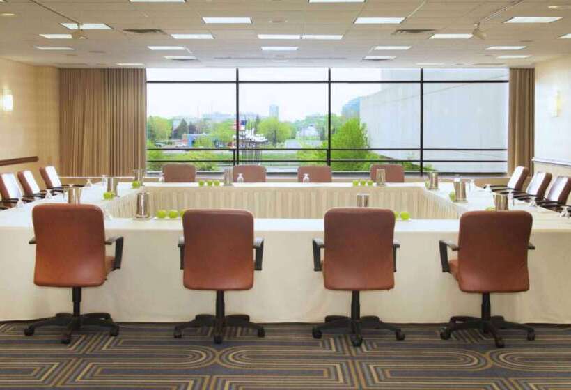 هتل Doubletree By Hilton Bloomington Minneapolis South