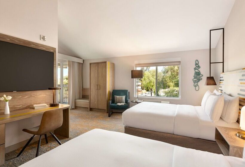 هتل Doubletree By Hilton Campbell  Pruneyard Plaza