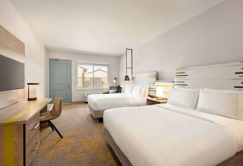هتل Doubletree By Hilton Campbell  Pruneyard Plaza