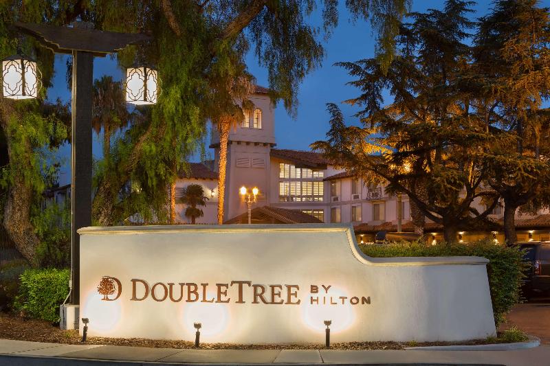 هتل Doubletree By Hilton Campbell  Pruneyard Plaza