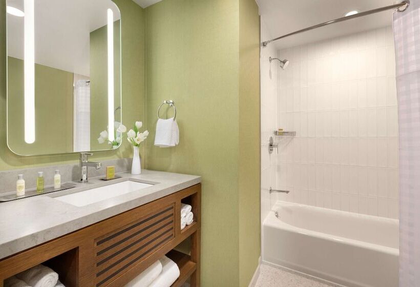 هتل Doubletree By Hilton Campbell  Pruneyard Plaza