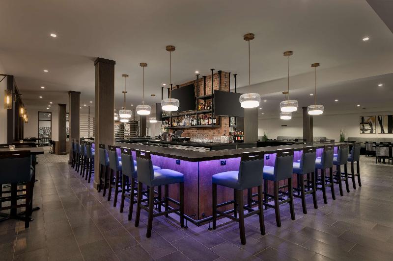 هتل Doubletree By Hilton Canton Downtown