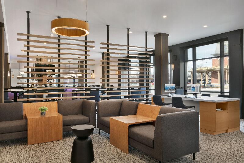 هتل Doubletree By Hilton Canton Downtown