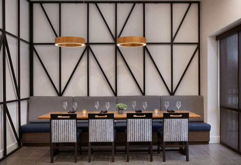 هتل Doubletree By Hilton Canton Downtown