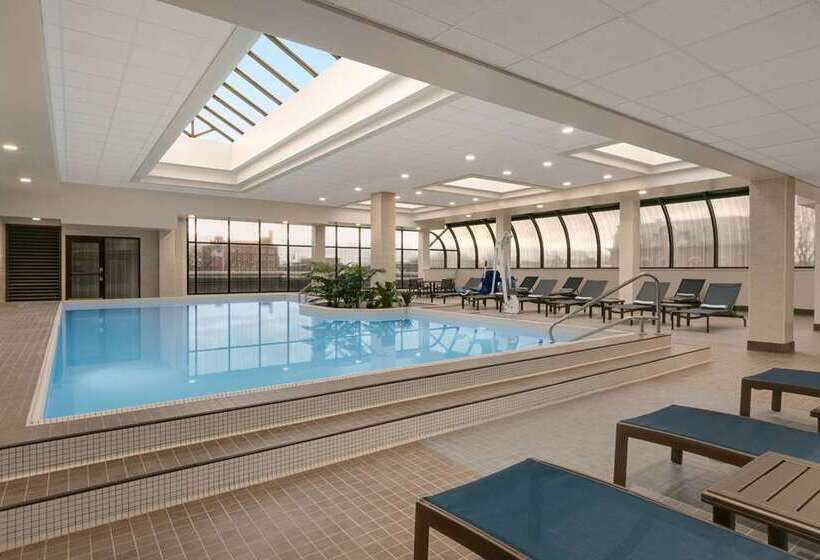 هتل Doubletree By Hilton Canton Downtown