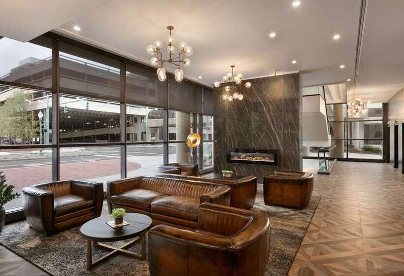 هتل Doubletree By Hilton Canton Downtown
