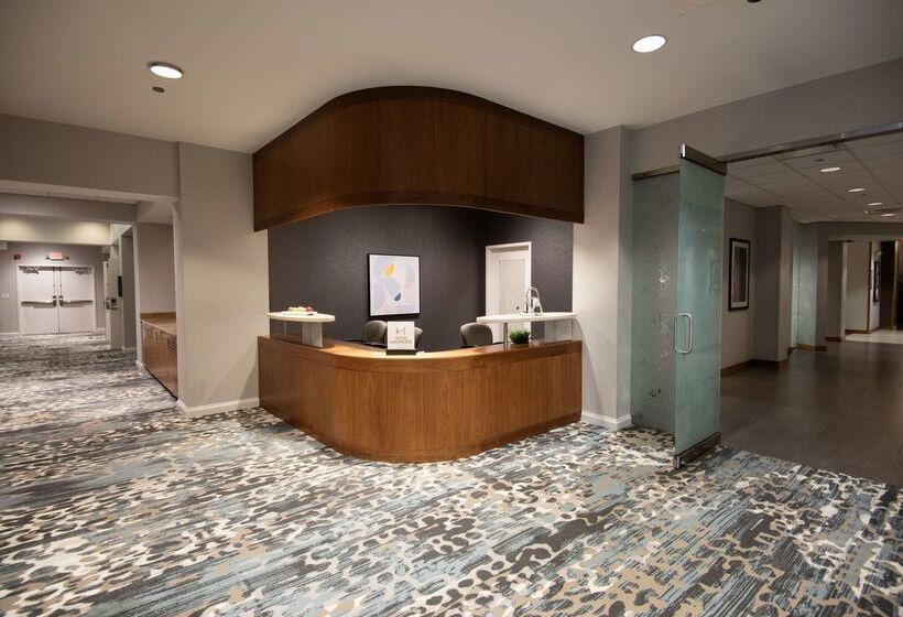 هتل Doubletree By Hilton  Chicago  North Shore Conference Center