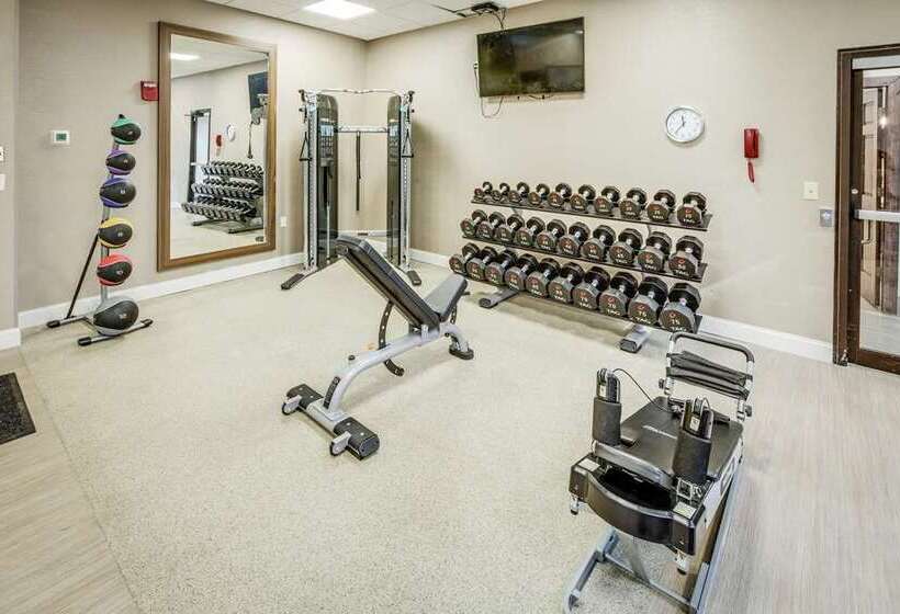 هتل Doubletree By Hilton Huntington