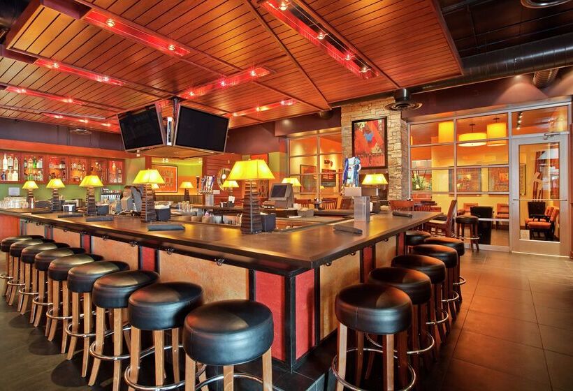 هتل Doubletree By Hilton Springfield