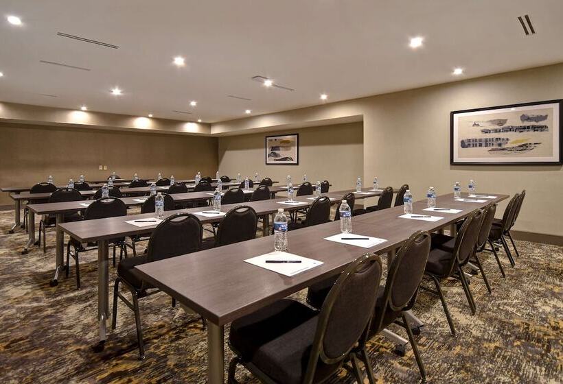 هتل Doubletree By Hilton St. Louis Airport