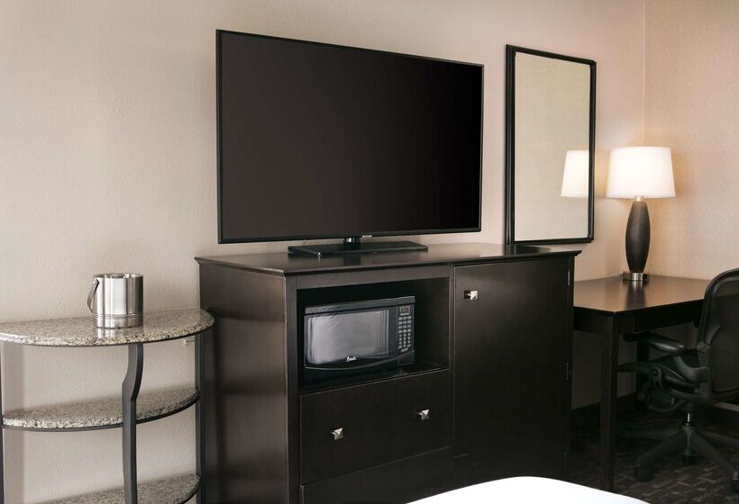 هتل Doubletree By Hilton Dallas   Market Center