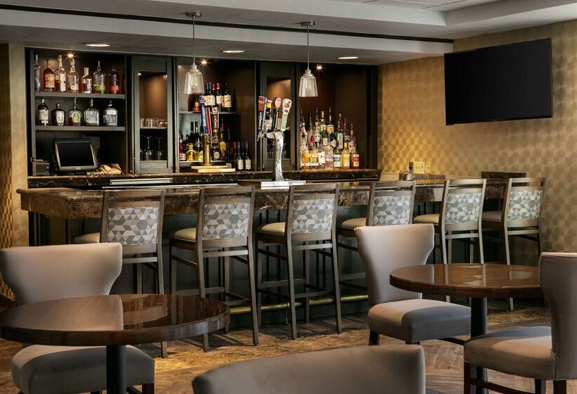هتل Doubletree By Hilton Dallas   Market Center