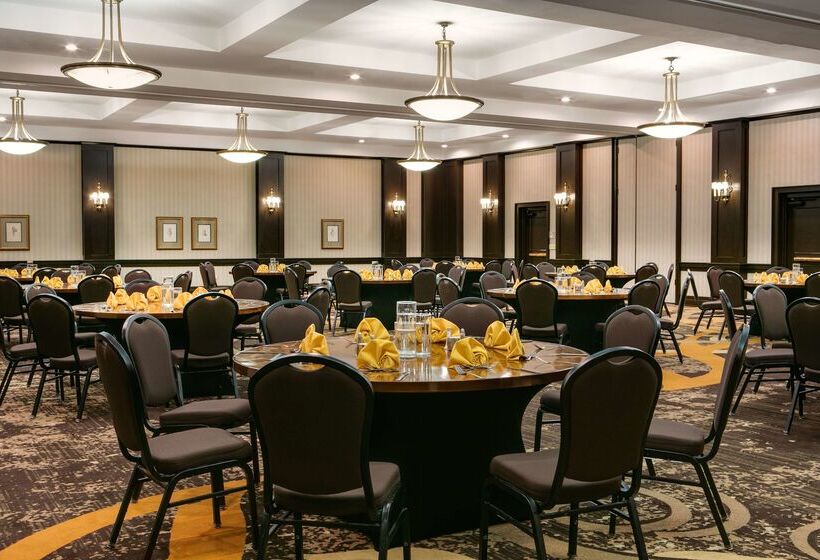 Отель Doubletree  Dallas Market Center