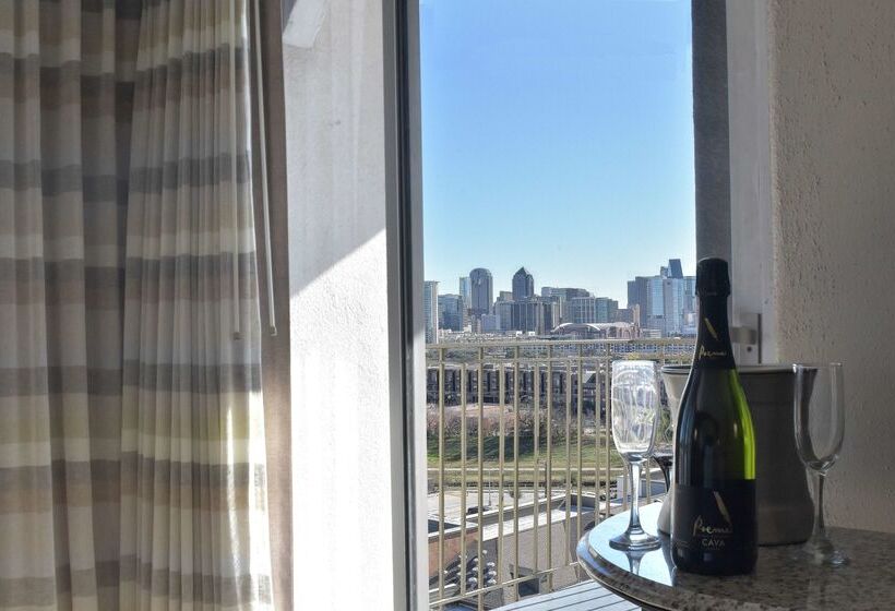 هتل Doubletree By Hilton Dallas   Market Center