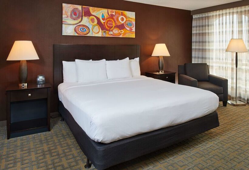 Отель Doubletree  Dallas Market Center