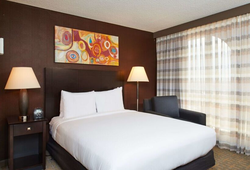 هتل Doubletree By Hilton Dallas   Market Center