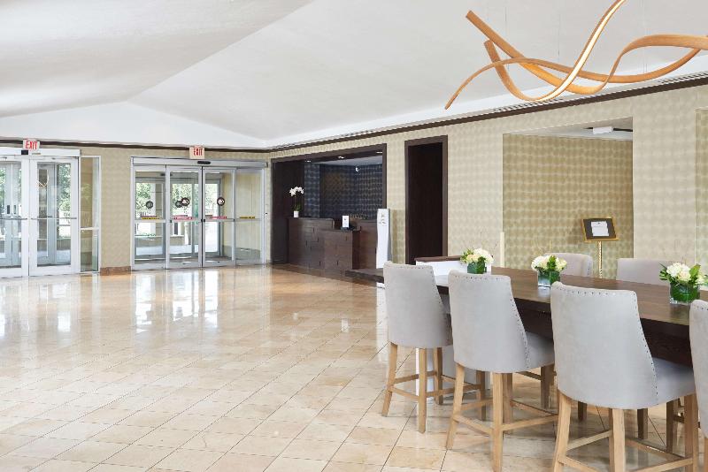 هتل Doubletree By Hilton Dallas   Market Center