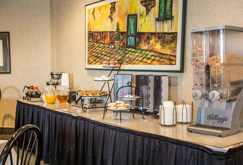هتل Econo Lodge Inn & Suites Lumberton