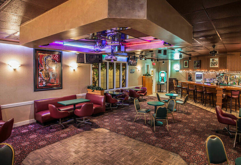 هتل Econo Lodge Inn & Suites Lumberton