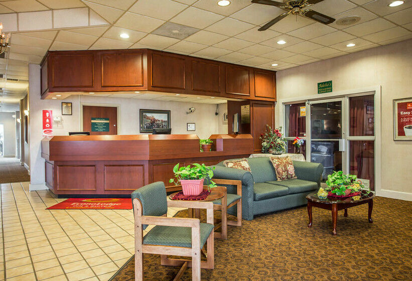 هتل Econo Lodge Inn & Suites Lumberton