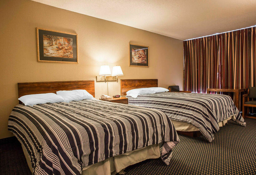 هتل Econo Lodge Inn & Suites Lumberton