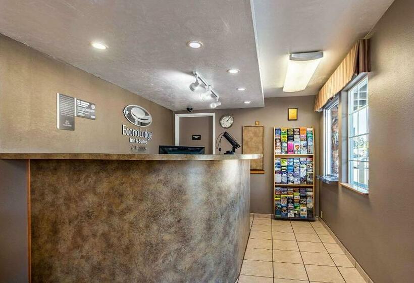 Отель Econo Lodge Inn & Suites West Portland/hillsboro