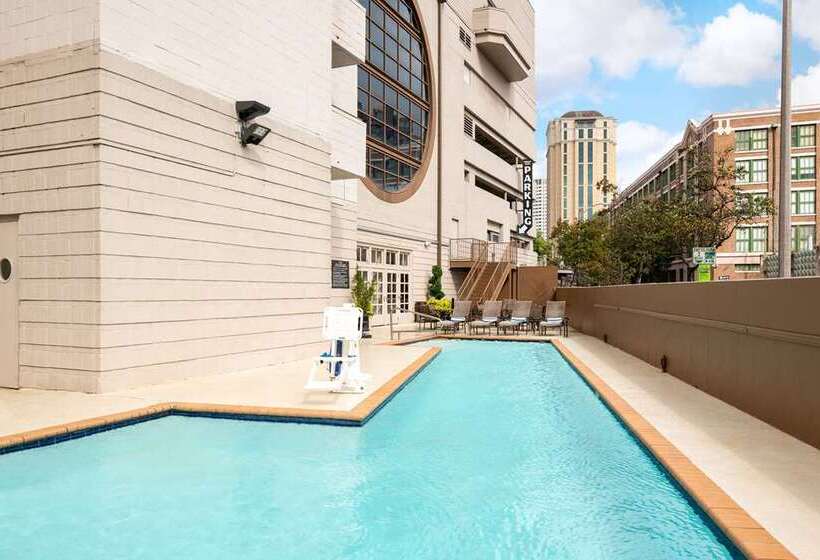 Hotel Embassy Suites By Hilton New Orleans