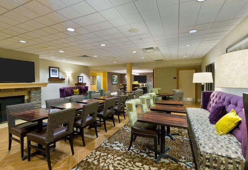 هتل Hampton Inn Danbury