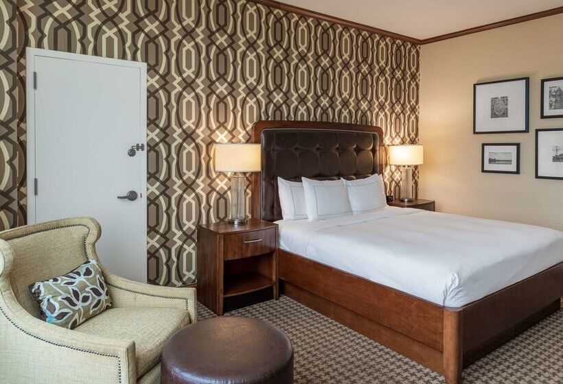 هتل Hilton Alexandria Mark Center