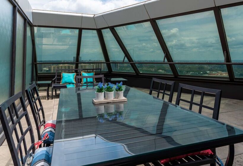 هتل Hilton Alexandria Mark Center