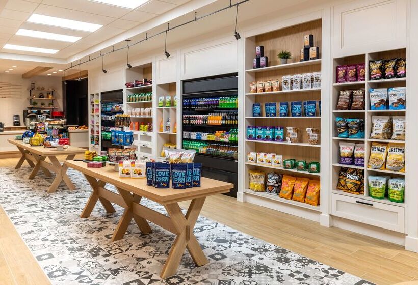 هتل Hilton Alexandria Mark Center