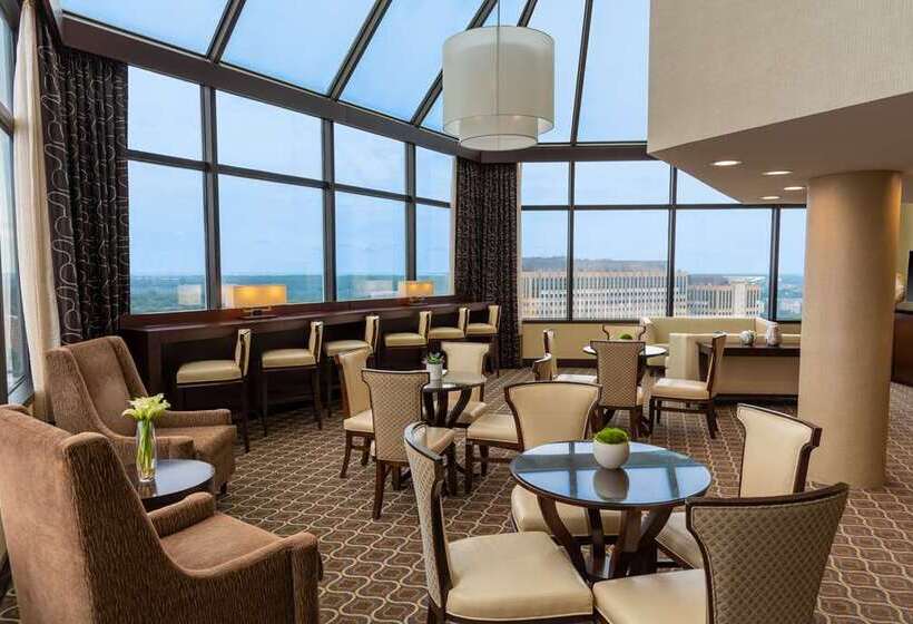 هتل Hilton Alexandria Mark Center