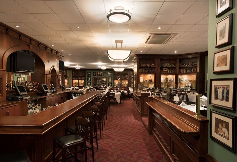 هتل Hilton Appleton Paper Valley