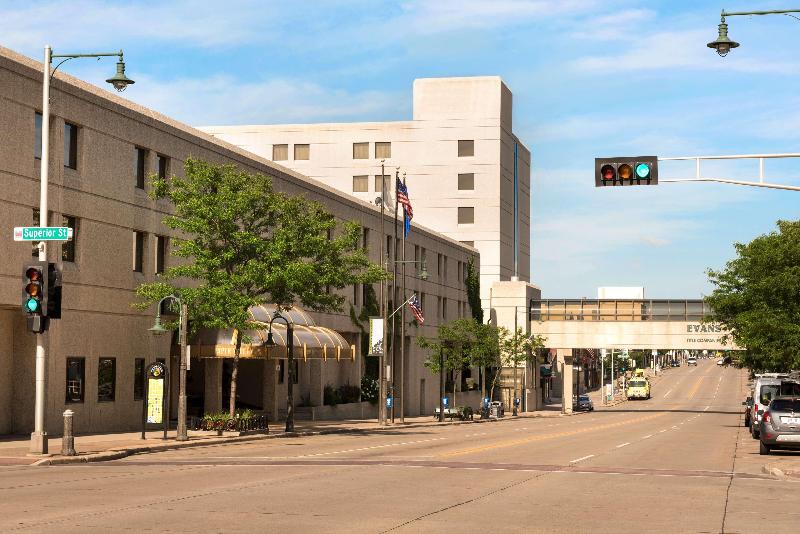 هتل Hilton Appleton Paper Valley