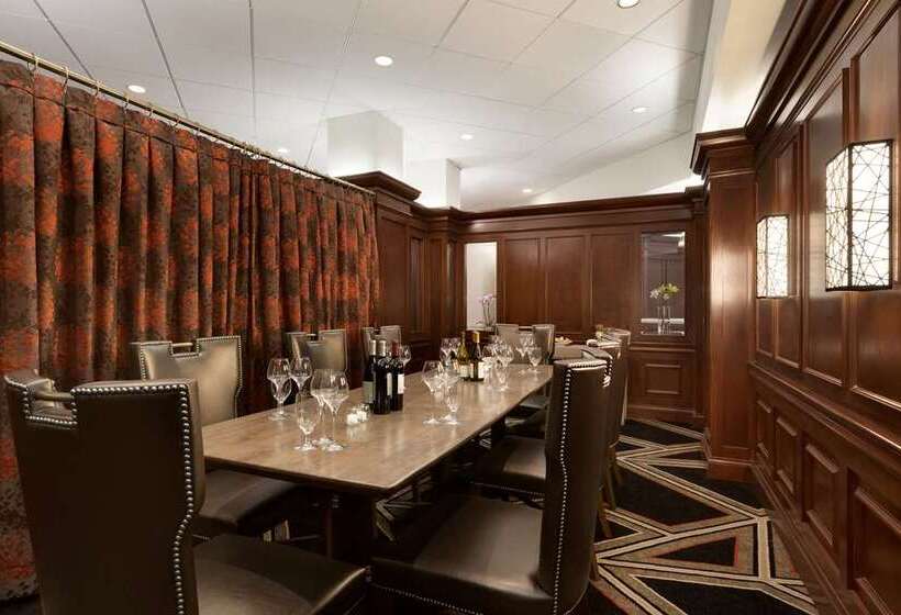 هتل Hilton Arlington