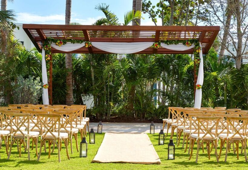 هتل Hilton Garden Inn Key West / The Keys Collection