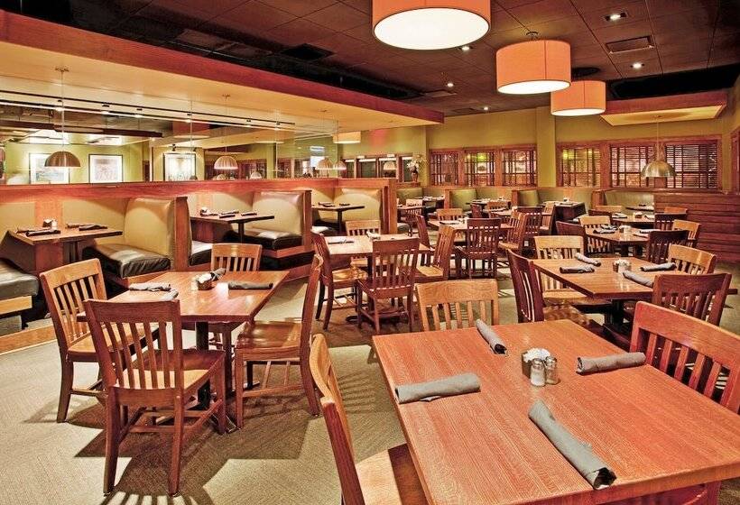 בית מלון כפרי Holiday Inn At The Campus, An Ihg