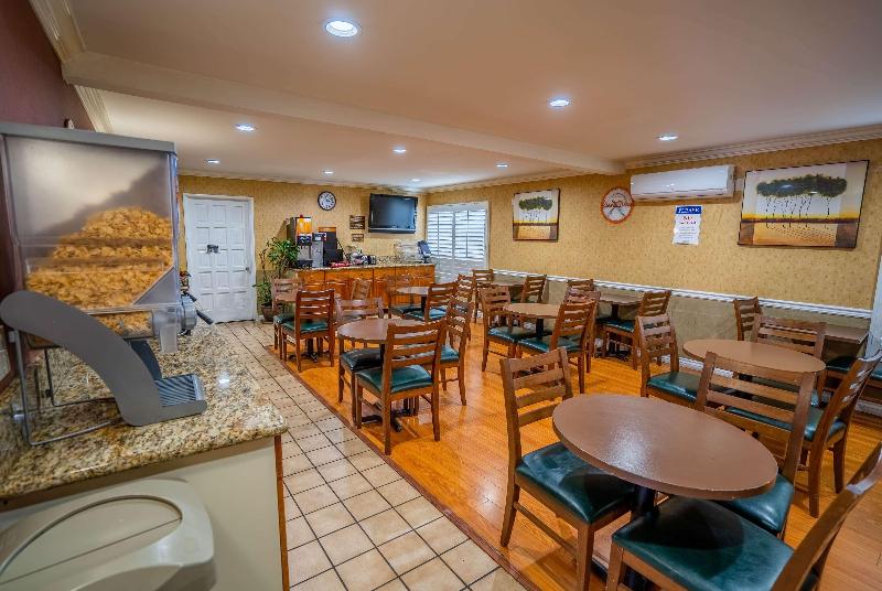 ホテル Howard Johnson By Wyndham Buena Park