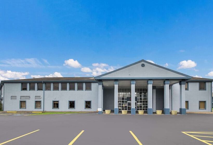 בית מלון כפרי Rodeway Inn Conference Center